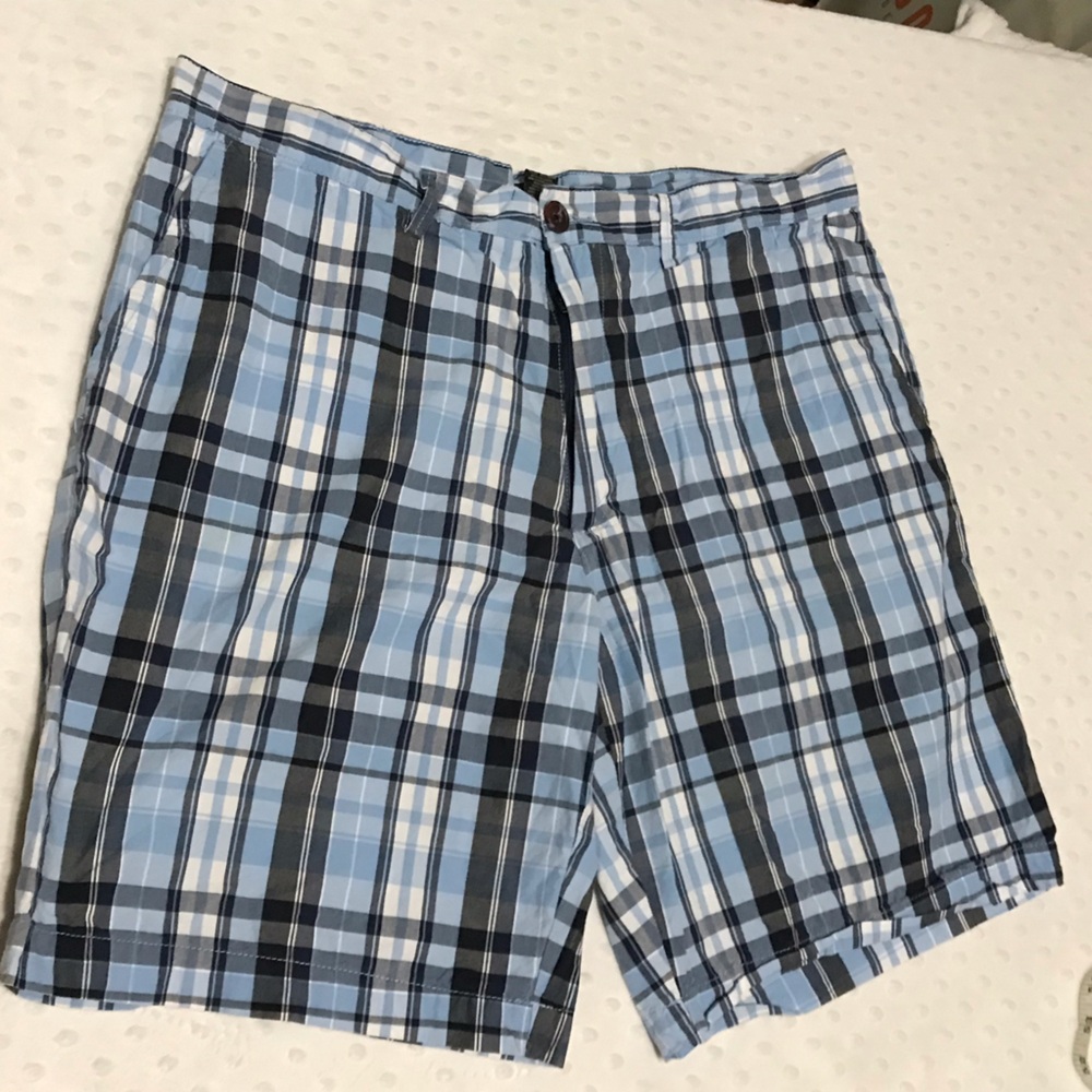 Haggar Blue and White Flat Front Cotton Shorts Men’s 38  4 Pockets